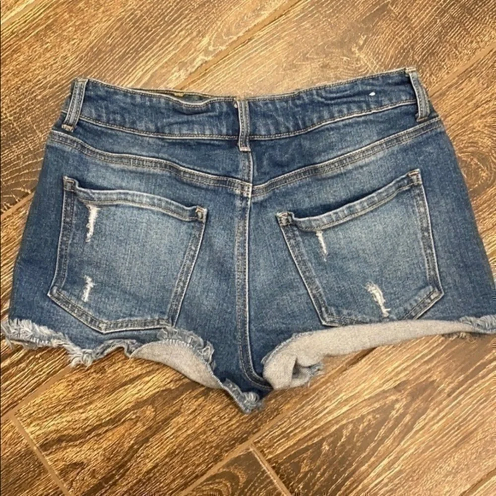 Forever 21 Shorts Size 28 - Picture 4 of 4